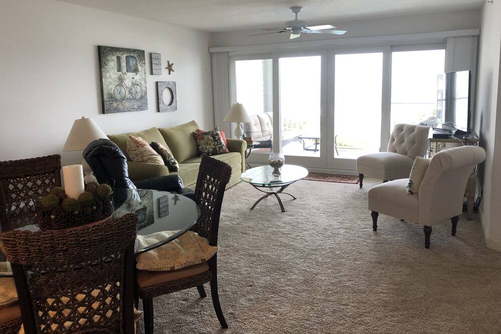Photo of Livingroom in Central Beach