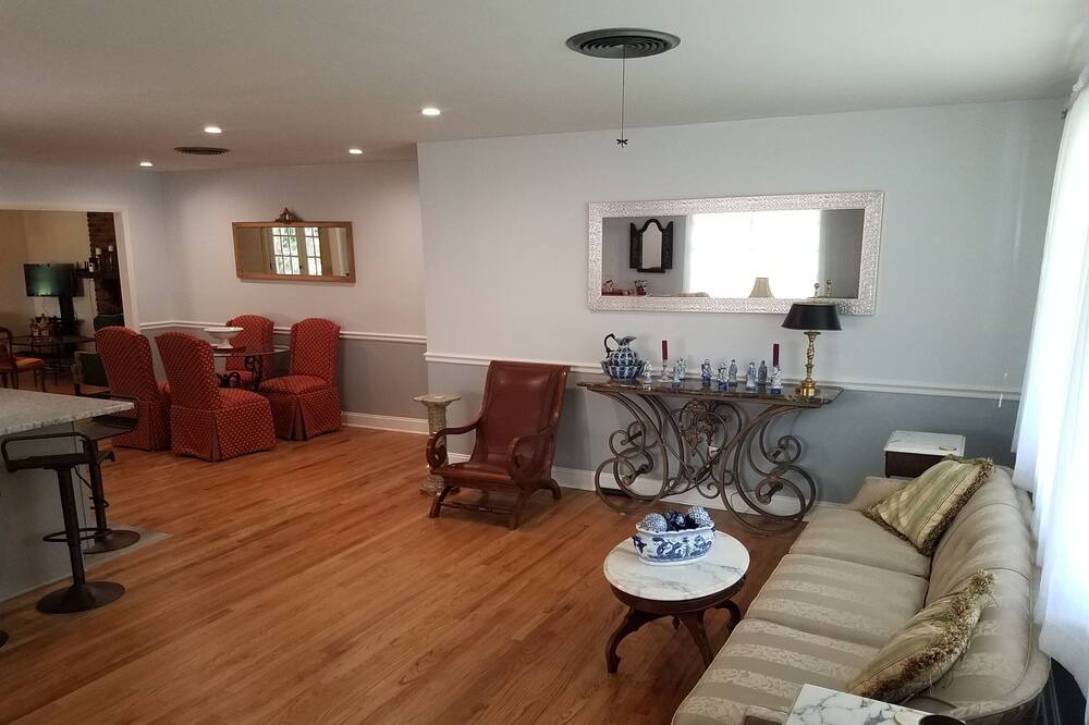 Photo of Livingroom in Gracewood