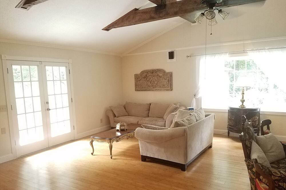 Photo of Livingroom in Gracewood