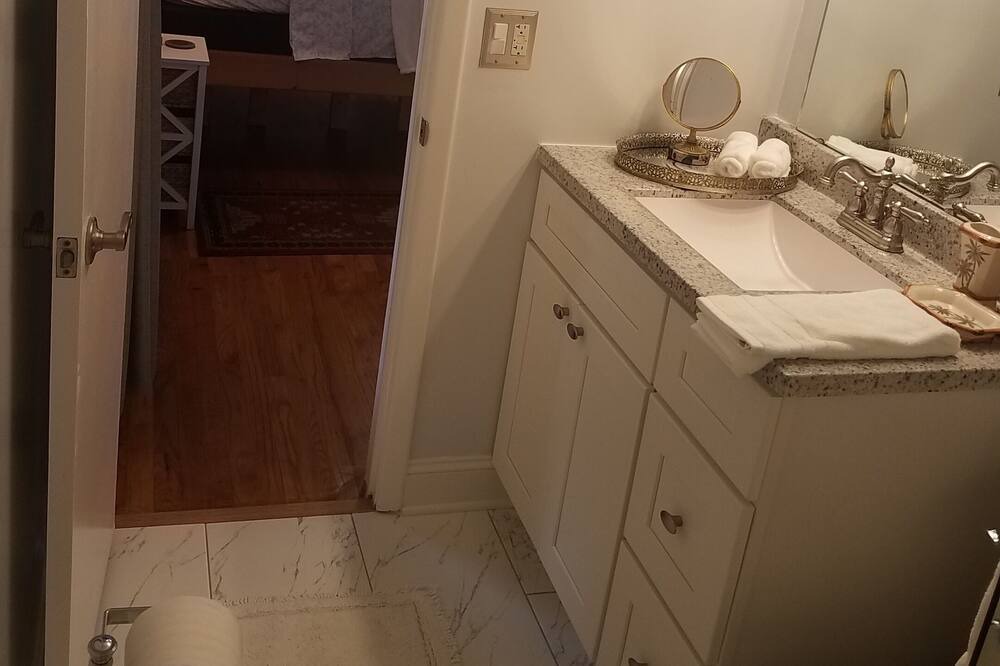 Photo of Bathroom in Gracewood