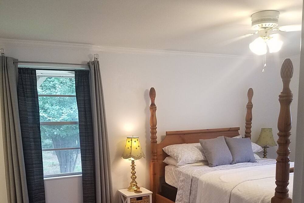 Photo of Bedroom in Gracewood