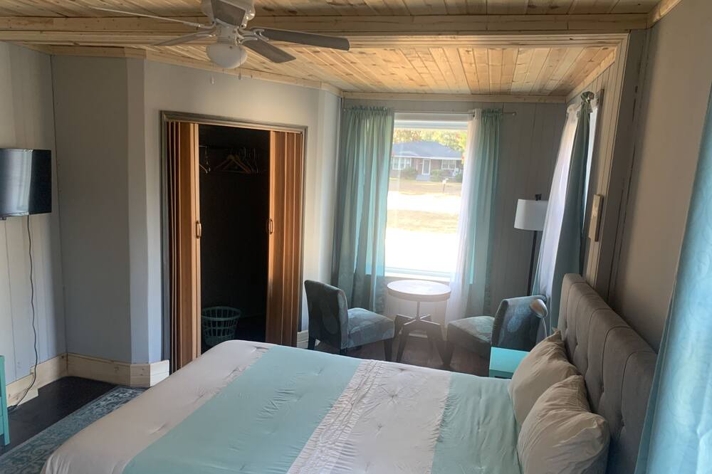 Photo of Bedroom in Anderson