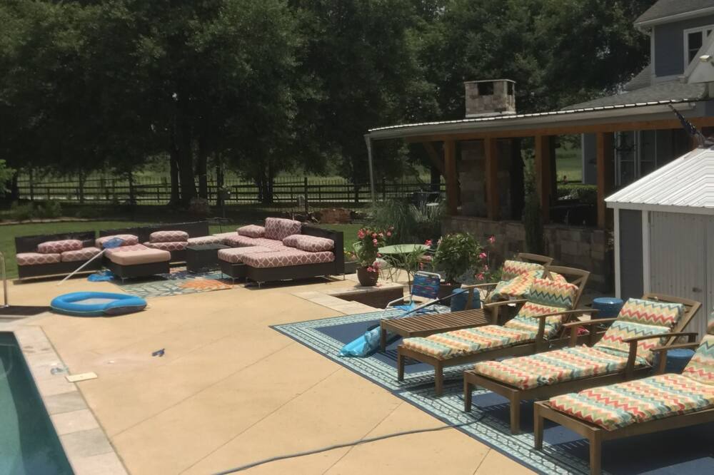 Photo of Outdoor in Colbert