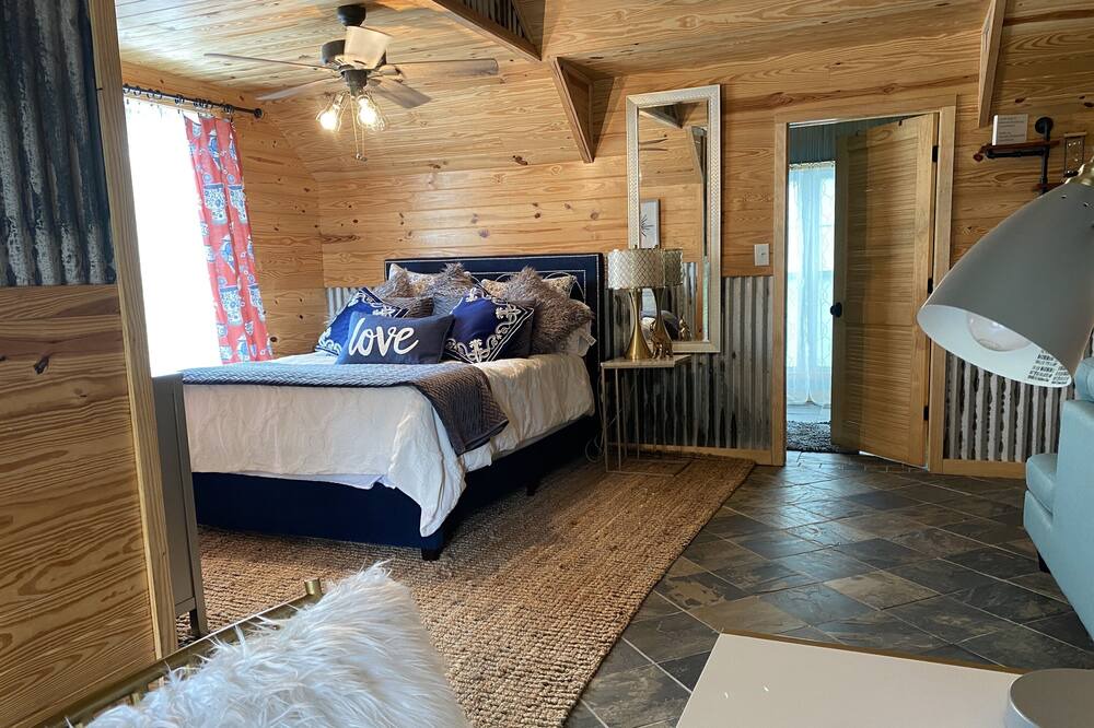 Photo of Bedroom in Colbert