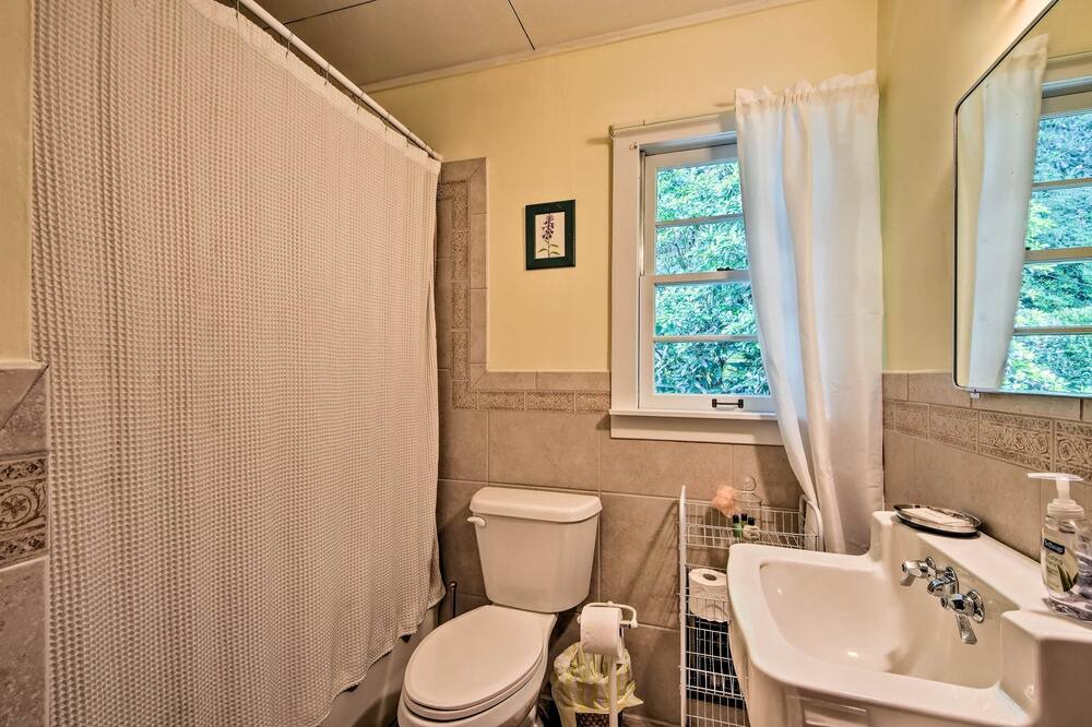 Photo of Bathroom in Highlands Hills