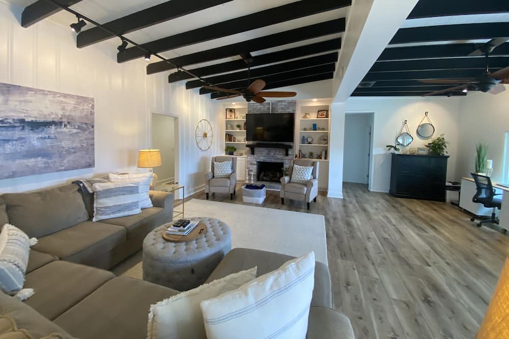 Photo of Livingroom in Lake Murray of Richland