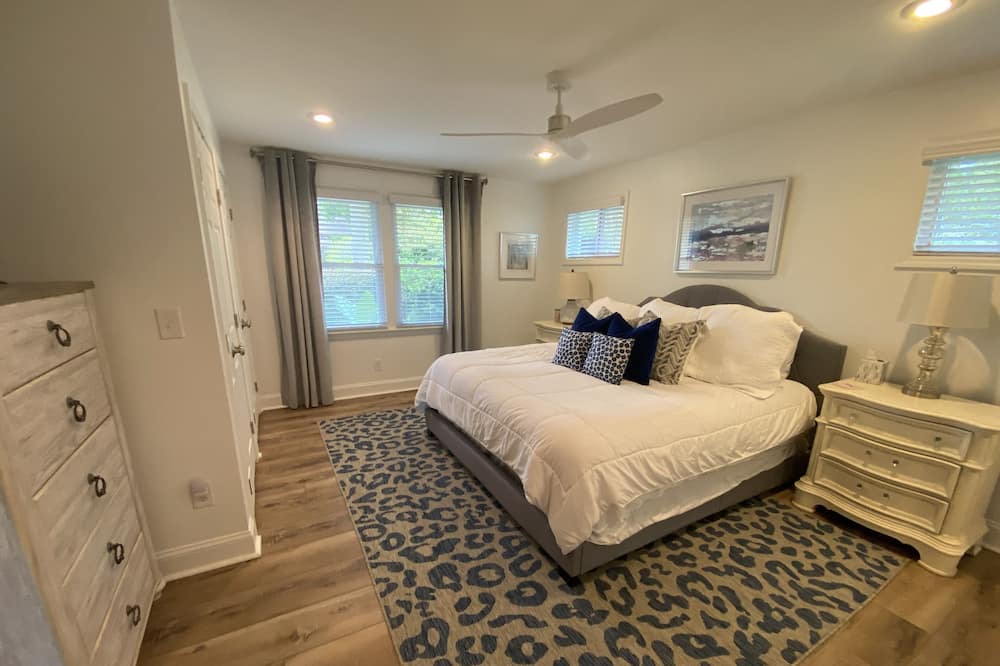 Photo of Bedroom in Lake Murray of Richland
