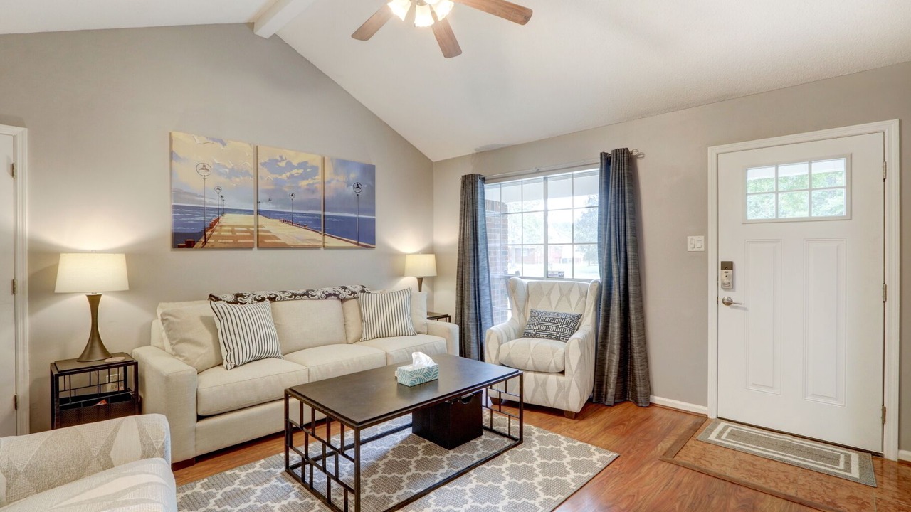 Photo of Livingroom in Pooler