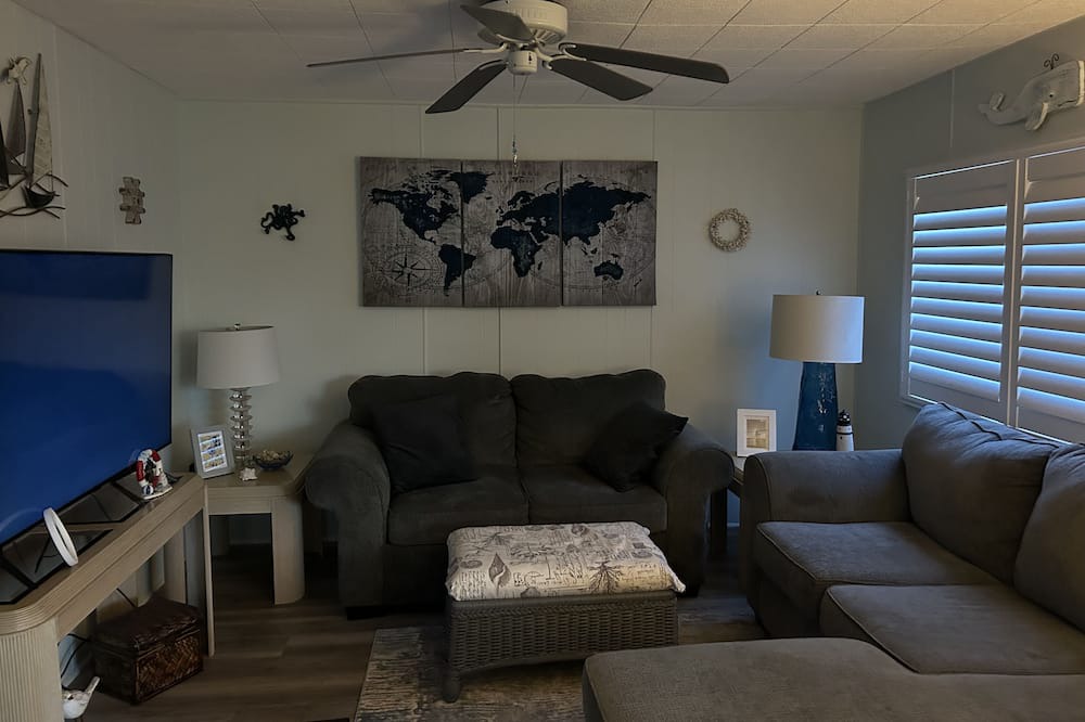 Photo of Livingroom in Barefoot Bay