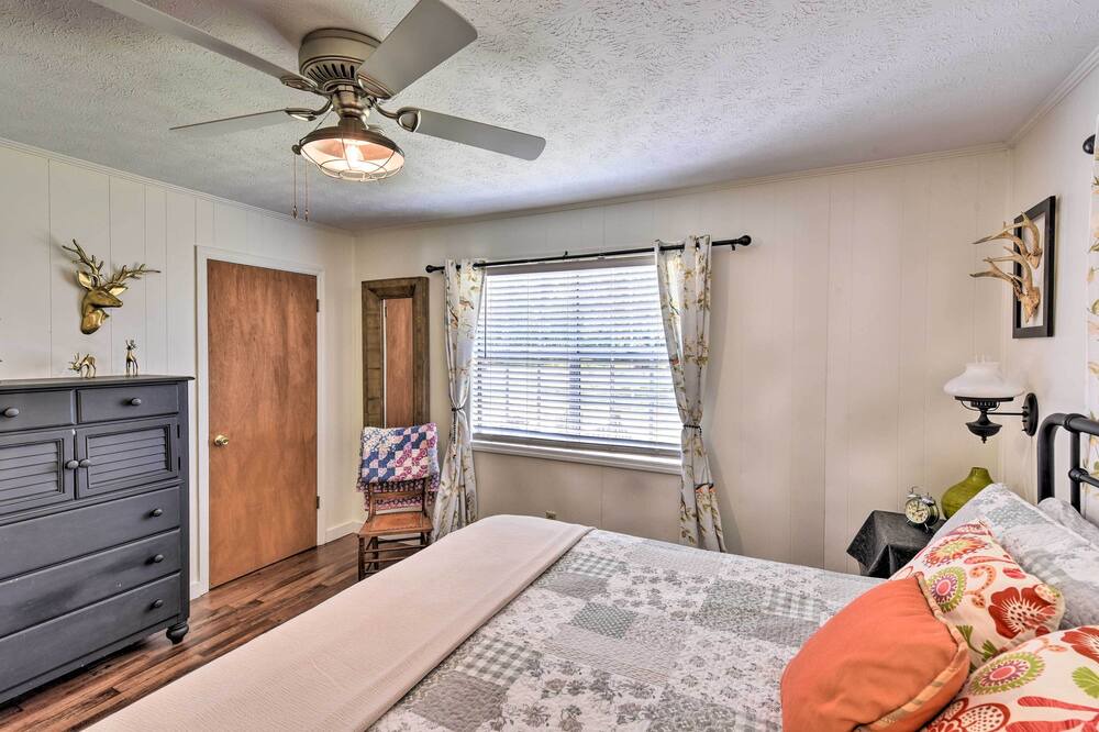 Photo of Bedroom in Midway