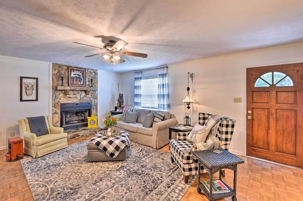 Photo of Livingroom in Midway