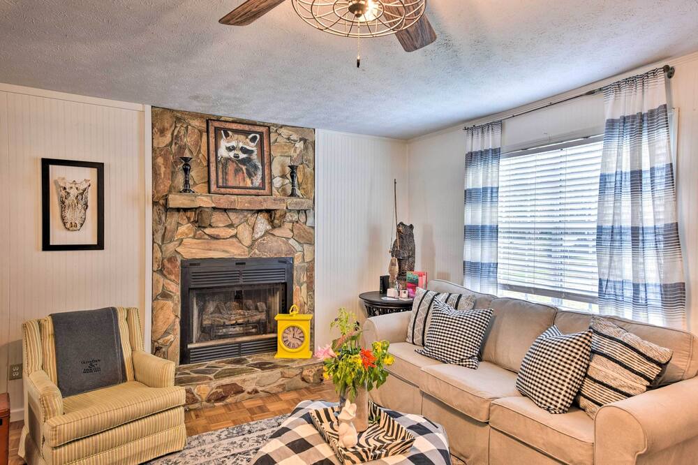 Photo of Livingroom in Midway