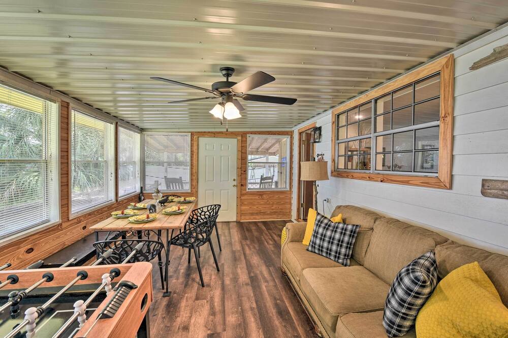 Photo of Livingroom in Midway