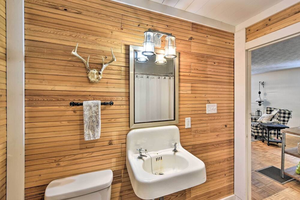Photo of Bathroom in Midway
