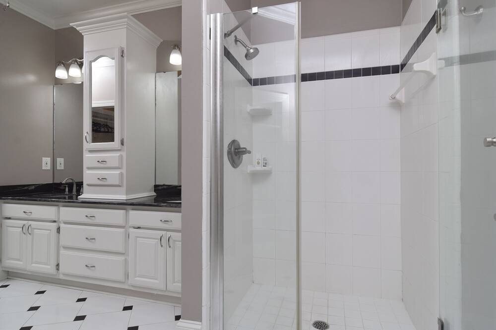 Photo of Bathroom in Chapin