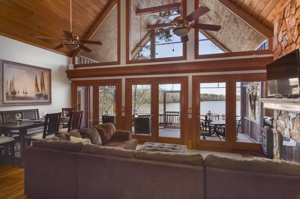 Photo of Livingroom in Chapin