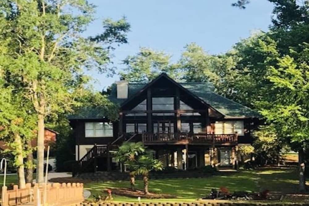 Photo of Outdoor in Chapin