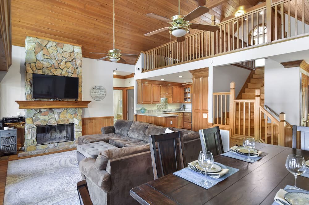 Photo of Livingroom in Chapin