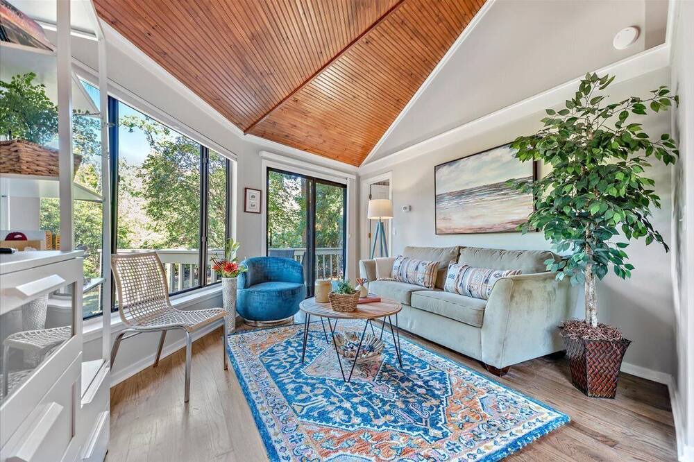 Photo of Bedroom in Night Heron