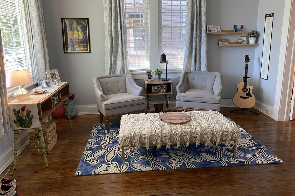 Photo of Livingroom in Midtown