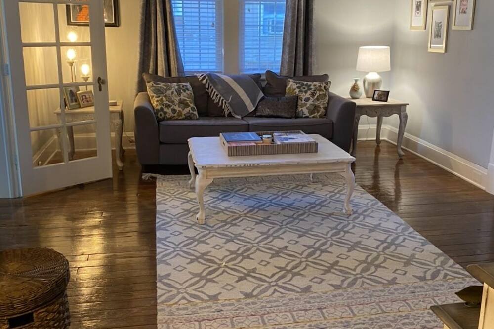 Photo of Livingroom in Midtown