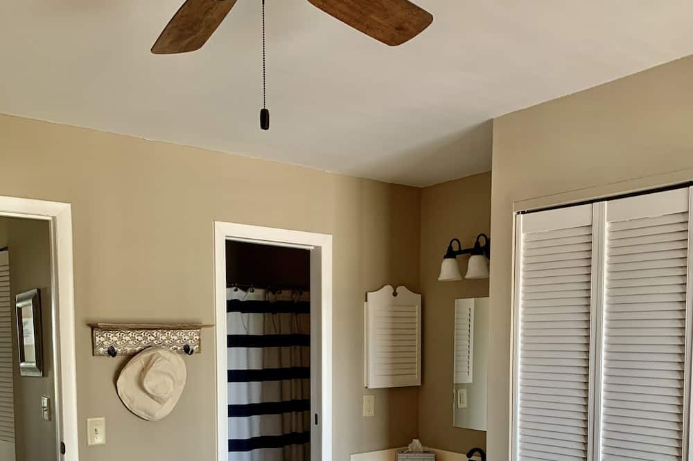 Photo of Bathroom in Oceanmarsh Subdivision