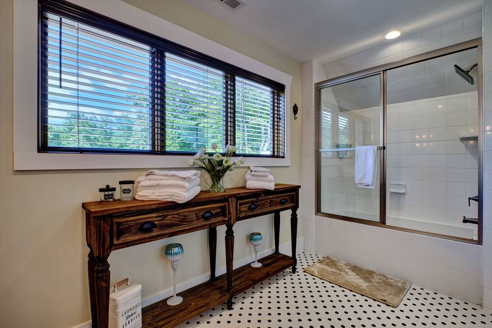 Photo of Bathroom in Glenville