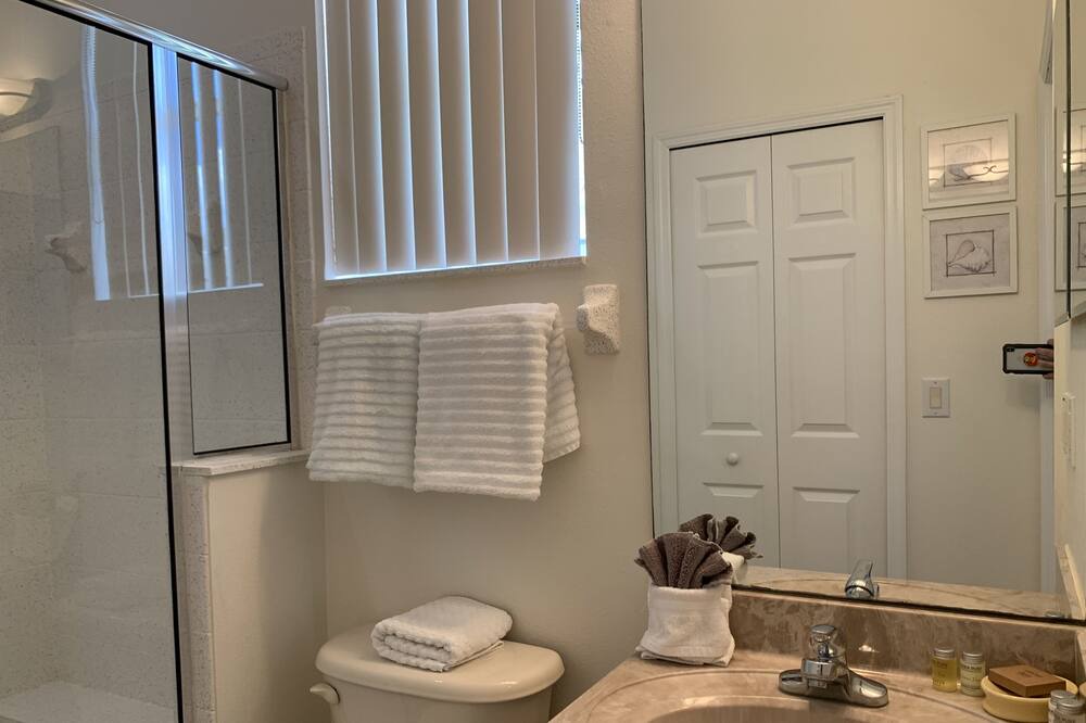 Photo of Bathroom in Calabay Parc
