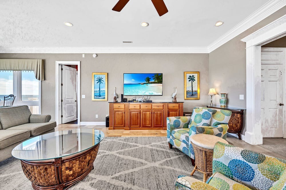 Photo of Livingroom in Inlet Harbour