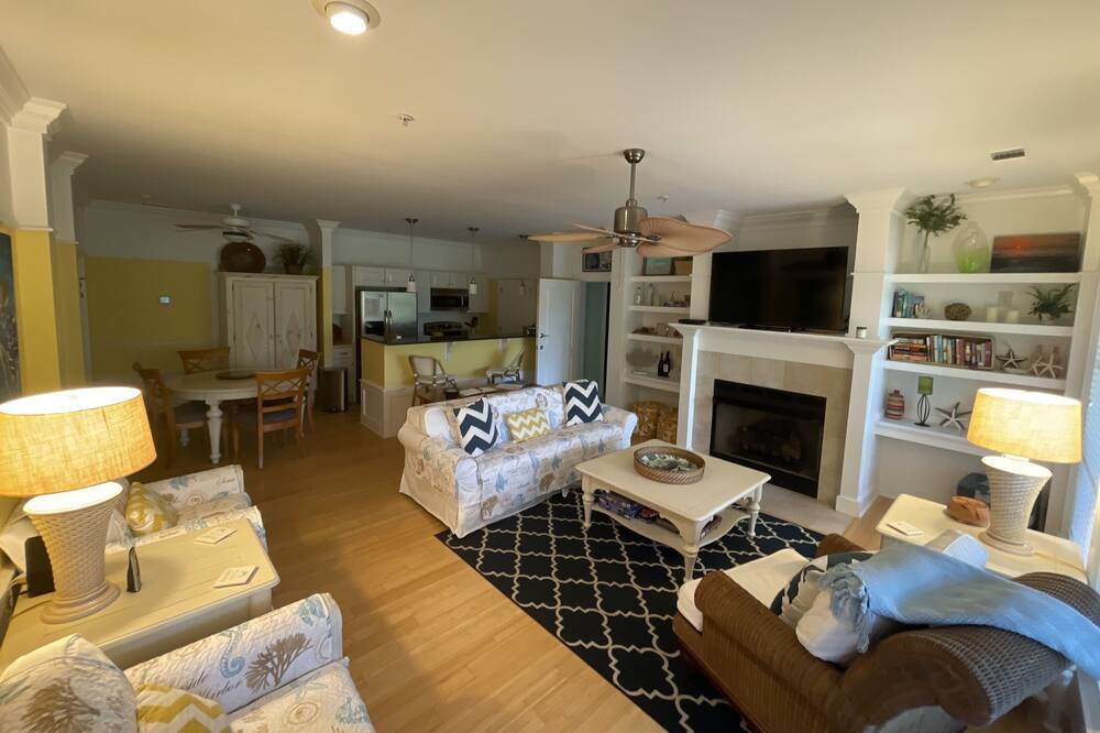 Photo of Livingroom in Melrose on the Beach