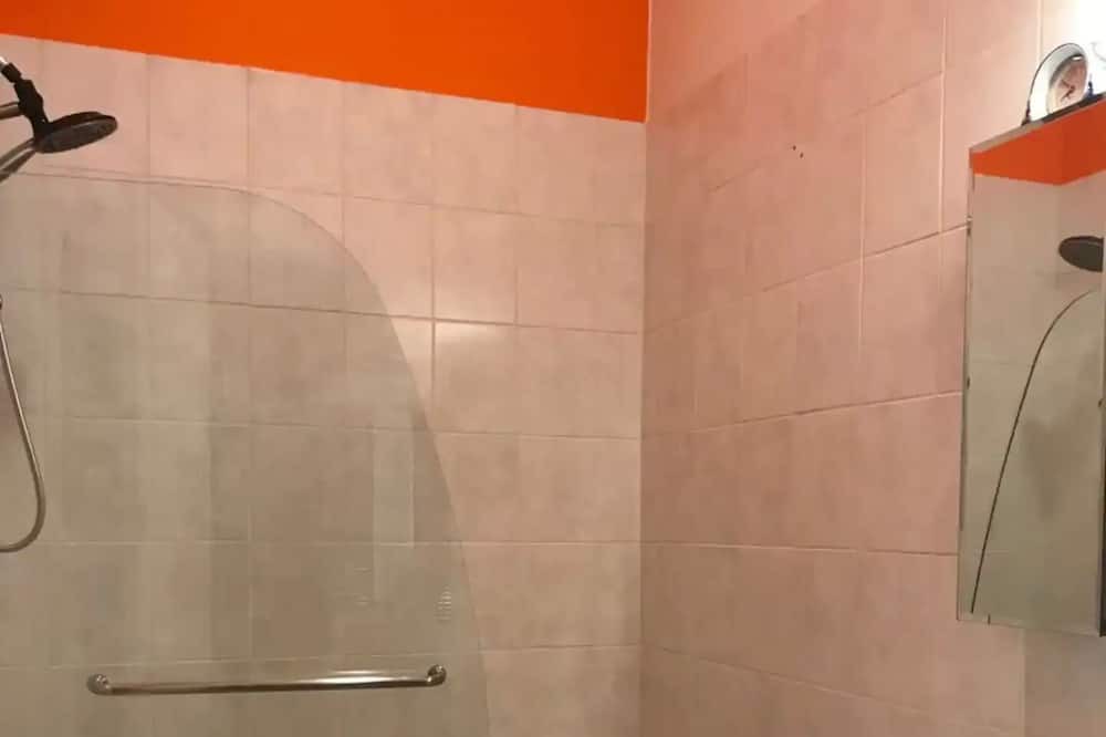 Photo of Bathroom in Luray