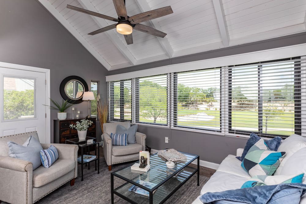 Photo of Livingroom in Sealoft Villas