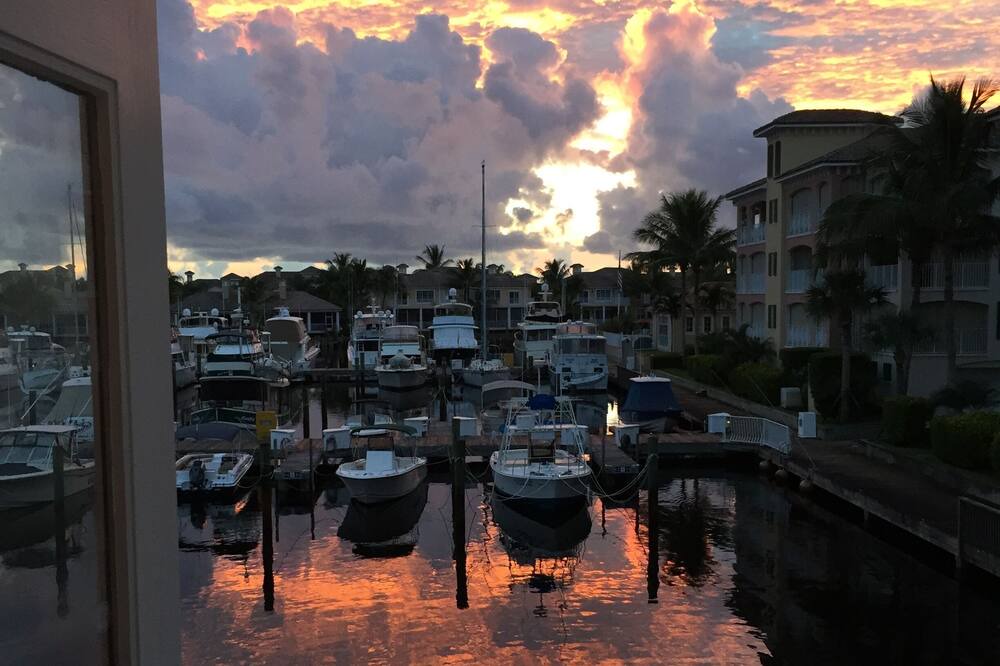 Photo of Patio Balcony in Grand Harbor