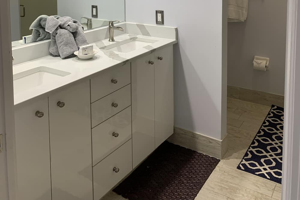 Photo of Bathroom in Grand Harbor