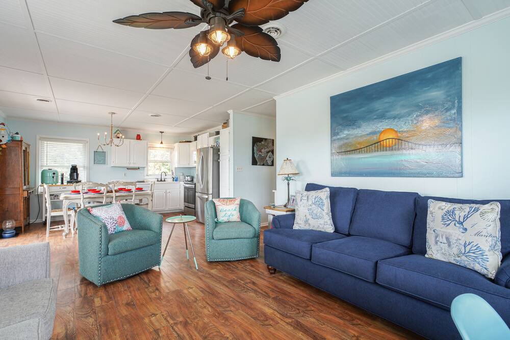 Photo of Livingroom in The Point