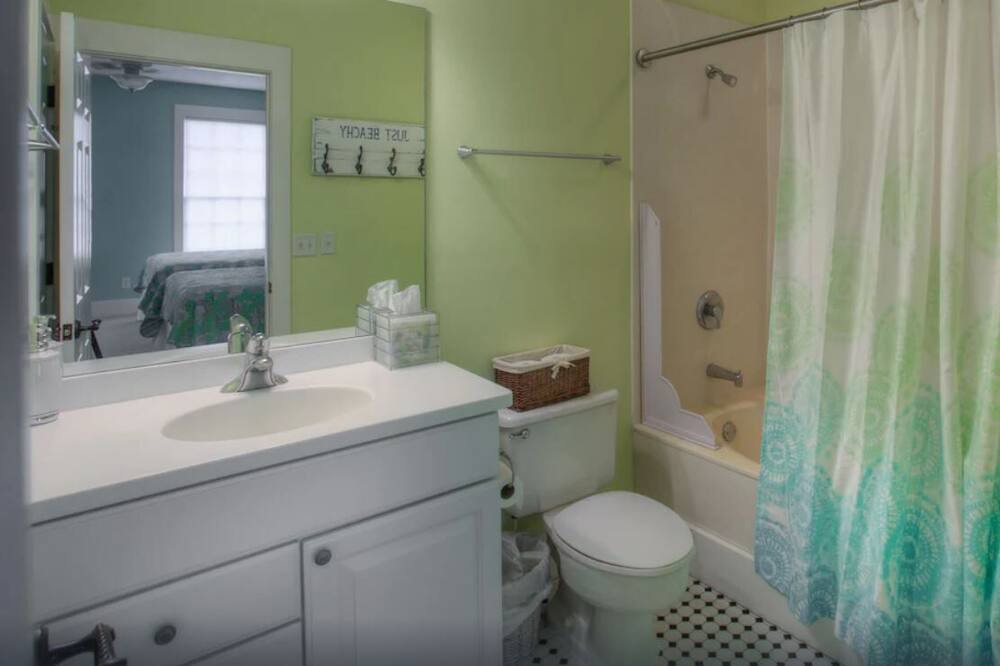 Photo of Bathroom in Melrose on the Beach