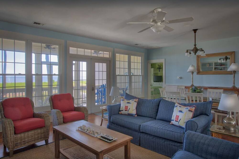 Photo of Livingroom in Melrose on the Beach