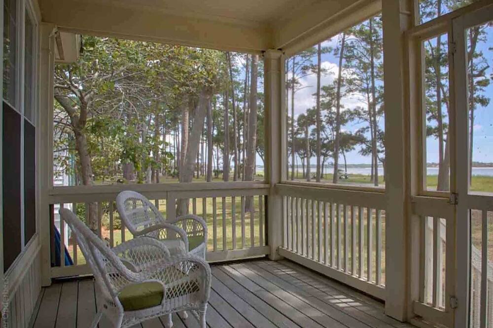Photo of Patio Balcony in Melrose on the Beach