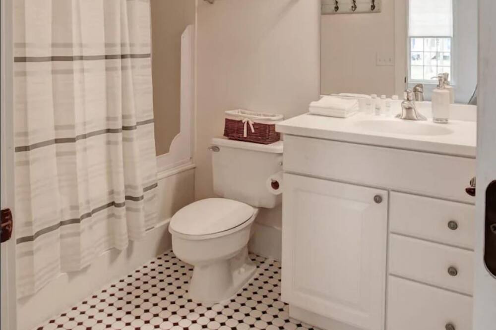 Photo of Bathroom in Melrose on the Beach