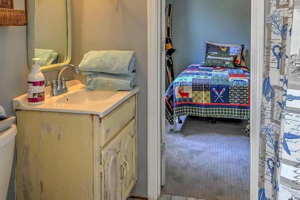 Photo of Bathroom in Midway