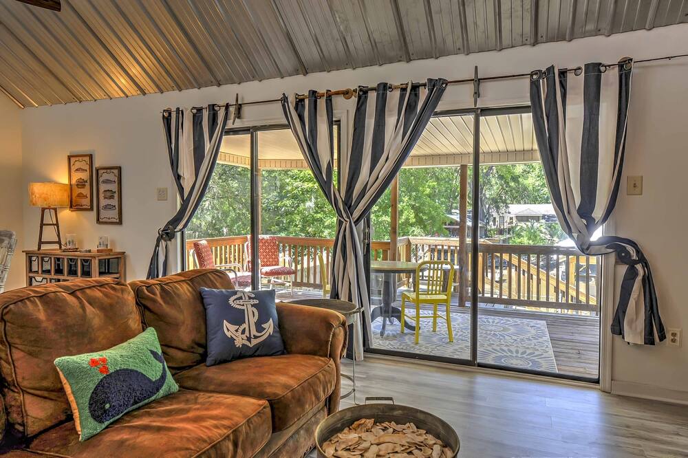 Photo of Livingroom in Midway