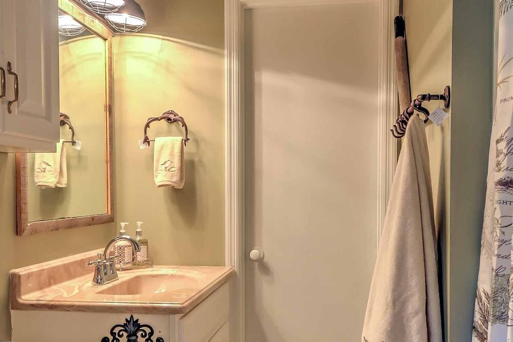 Photo of Bathroom in Midway