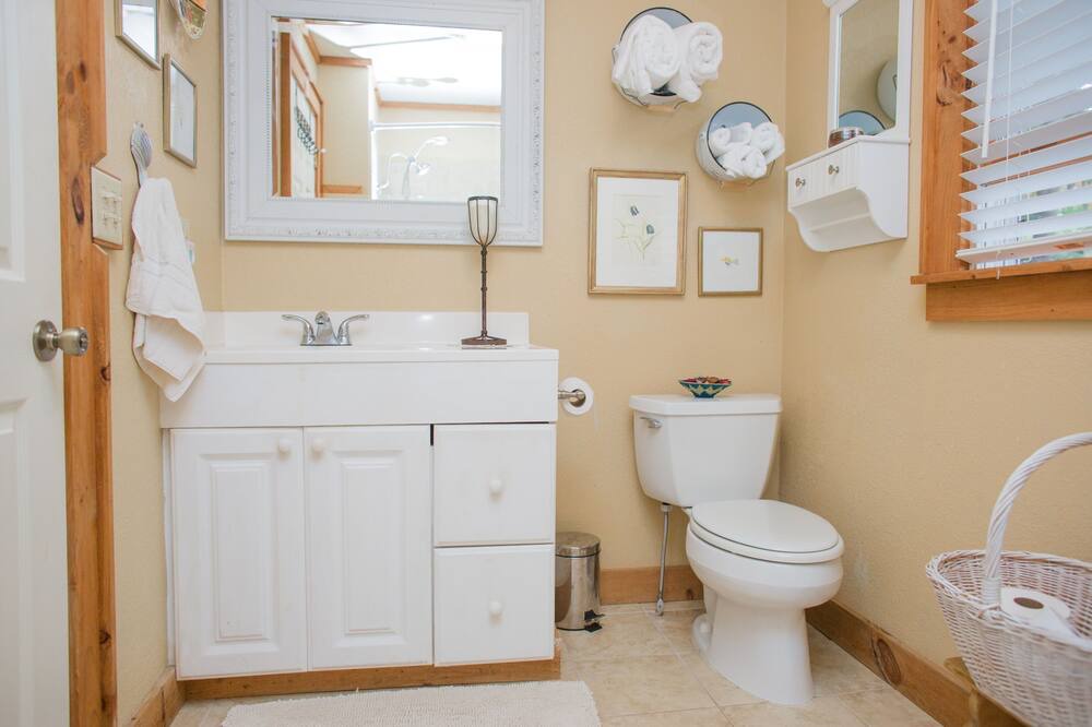 Photo of Bedroom in Glenville