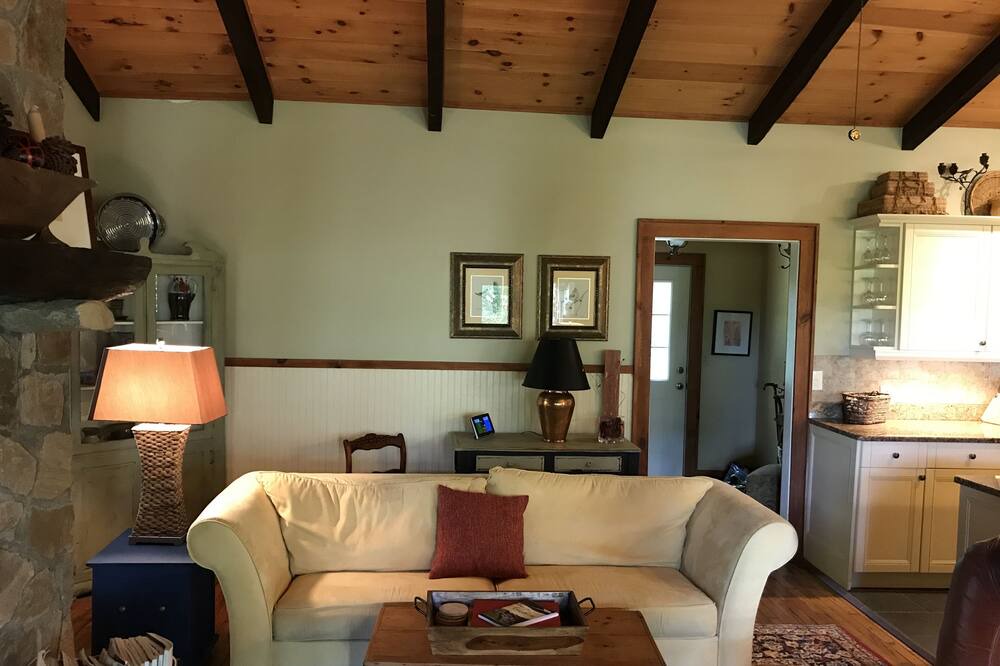 Photo of Livingroom in Glenville