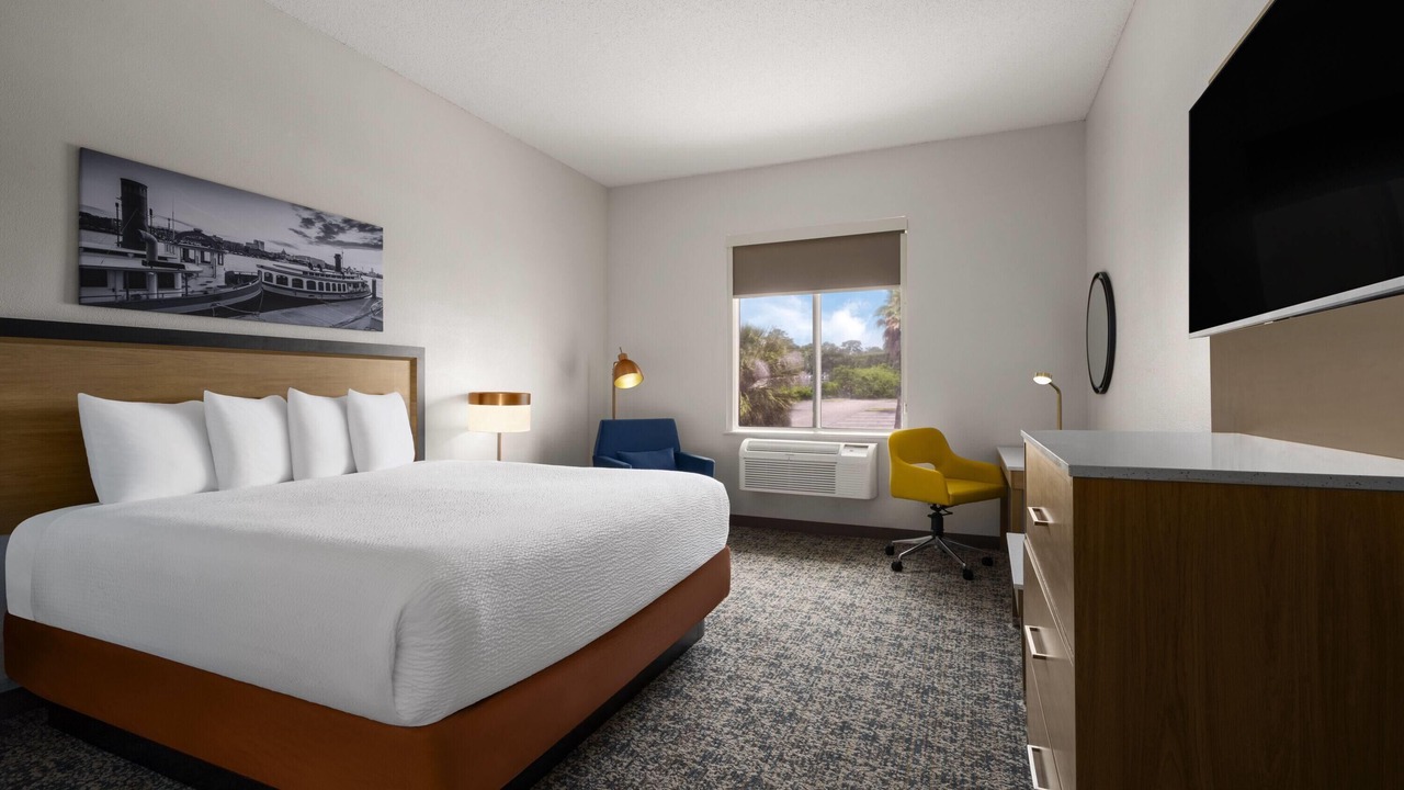 Photo of Bedroom in Garden City