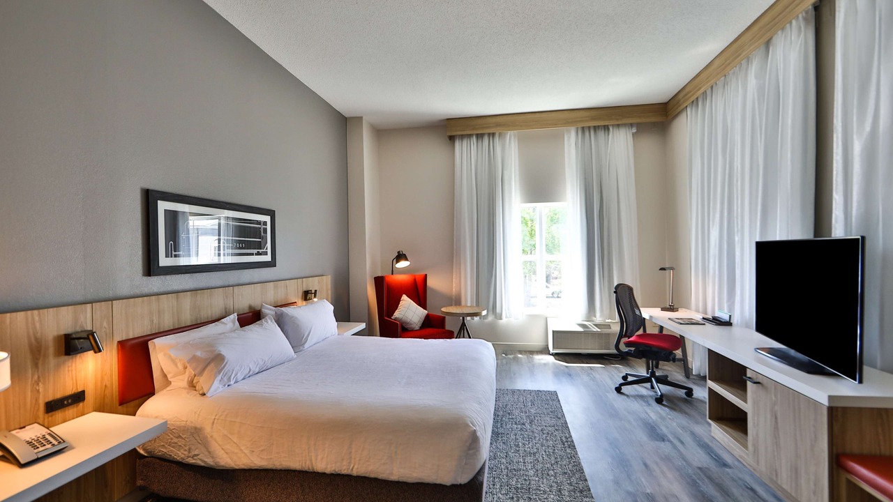 Photo of Bedroom in Historic District - North