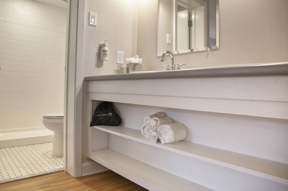 Photo of Bathroom in Yamacraw Village