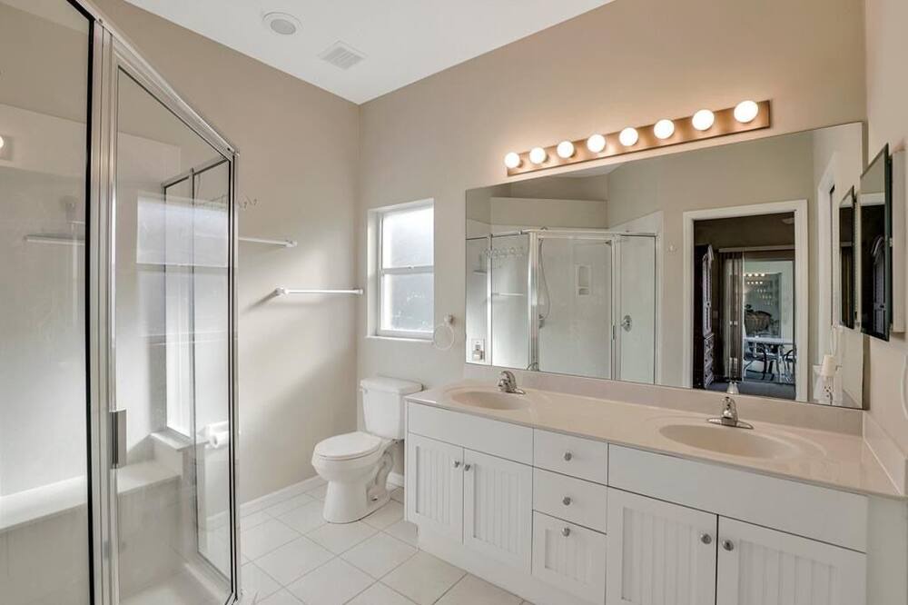 Photo of Bathroom in Falcons Glen