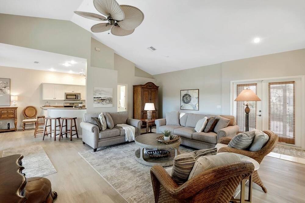 Photo of Livingroom in Falcons Glen