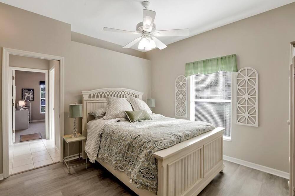 Photo of Bedroom in Falcons Glen